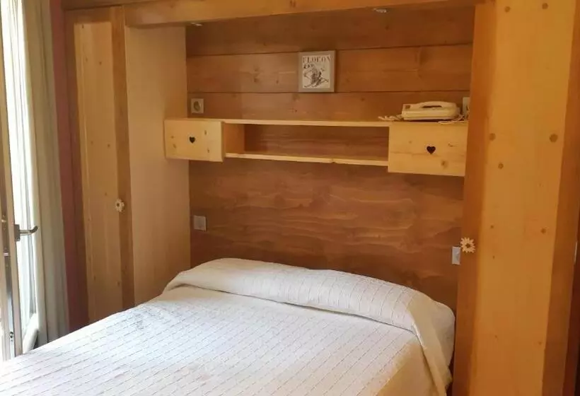 Logis Hotels   Hôtel   Restaurant   Bar   Le Sapin Fleuri