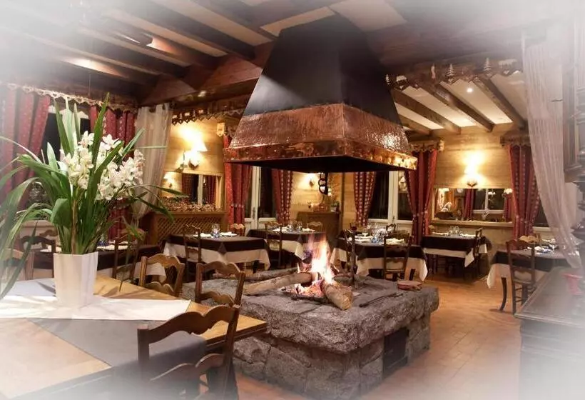 Logis Hotels   Hôtel   Restaurant   Bar   Le Sapin Fleuri