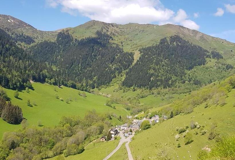 Logis Hotels   Hôtel   Restaurant   Bar   Le Sapin Fleuri