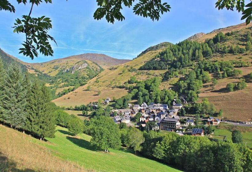 Logis Hotels   Hôtel   Restaurant   Bar   Le Sapin Fleuri