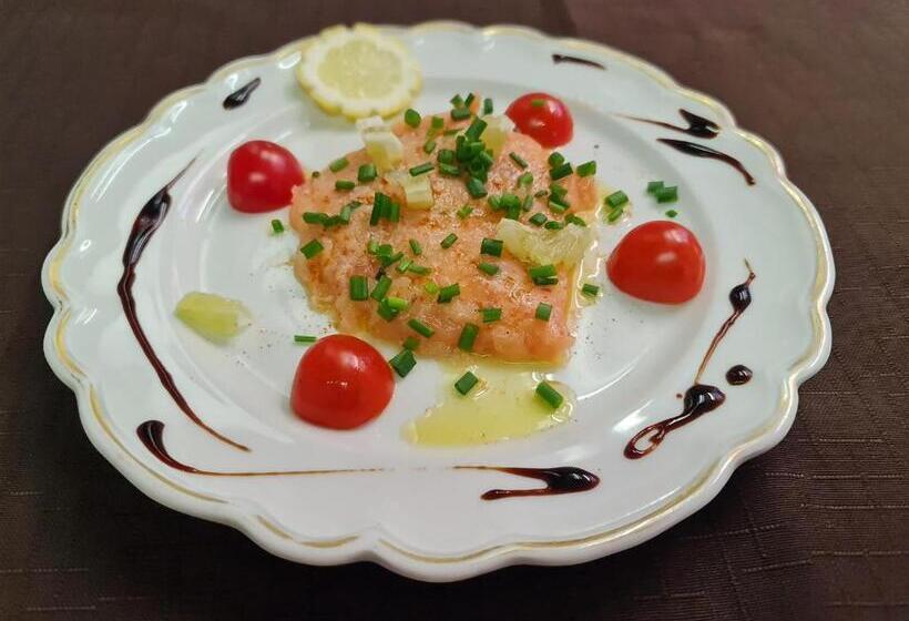 Logis Hotels   Hôtel   Restaurant   Bar   Le Sapin Fleuri