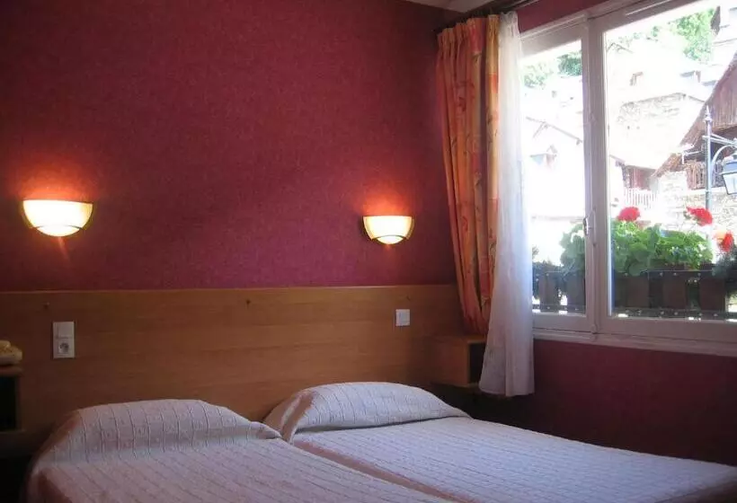 Logis Hotels   Hôtel   Restaurant   Bar   Le Sapin Fleuri