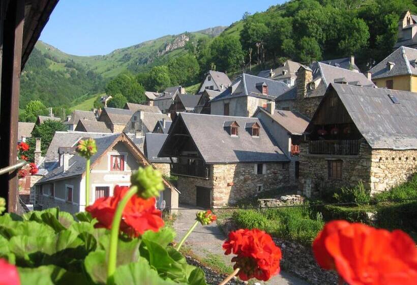 Logis Hotels   Hôtel   Restaurant   Bar   Le Sapin Fleuri