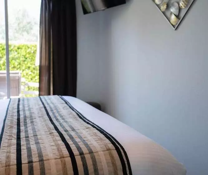 Logis Hotel Restaurant L Escapade