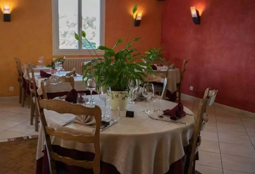 Logis Hotel Restaurant L Escapade