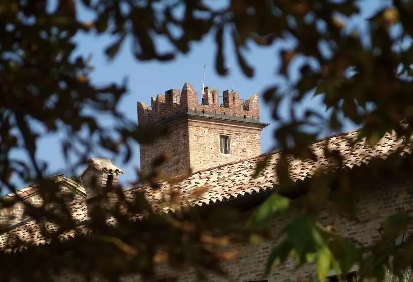 فندق Relais Castello Di Razzano