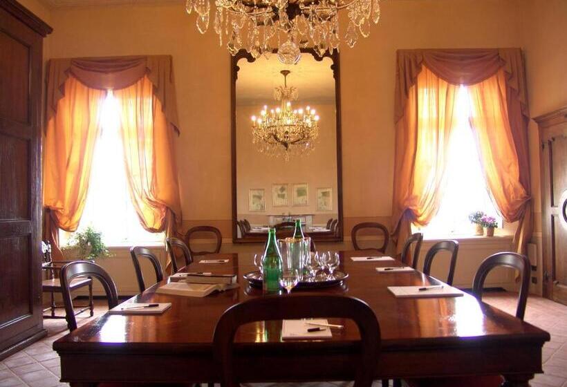 ホテル Relais Castello Di Razzano