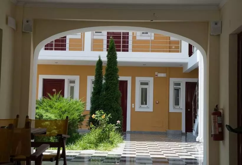 Отель Summertime Inn