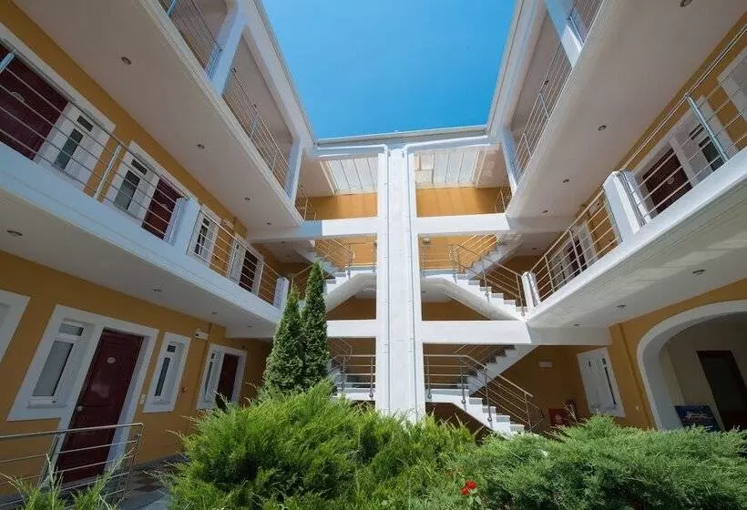 Отель Summertime Inn