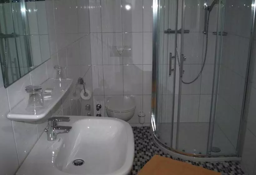 פנסיון Gasthof Zur Querenburg