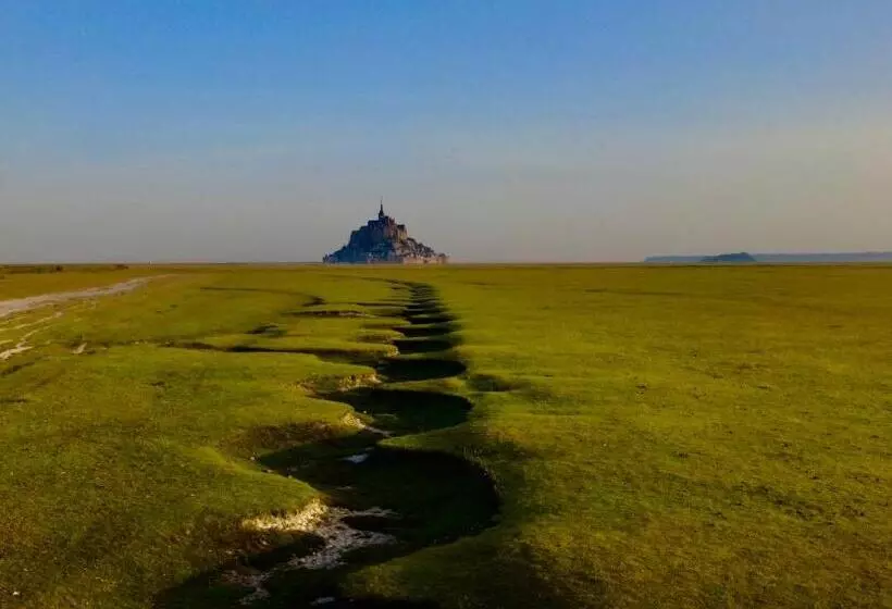 Aamiaismajoitus (B&B) Domaine De La Besnerie Gites Avec Spa Privatif à 10 Min Du Mont St Michel