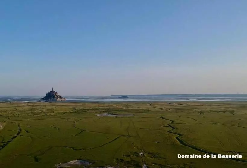 Aamiaismajoitus (B&B) Domaine De La Besnerie Gites Avec Spa Privatif à 10 Min Du Mont St Michel