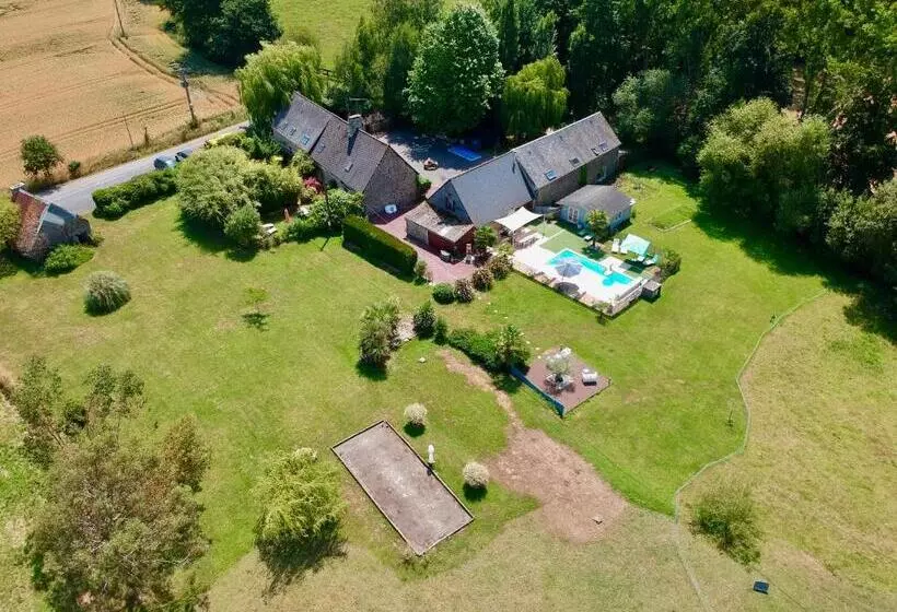 Aamiaismajoitus (B&B) Domaine De La Besnerie Gites Avec Spa Privatif à 10 Min Du Mont St Michel