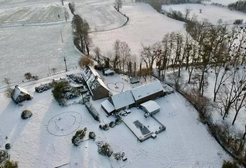 Aamiaismajoitus (B&B) Domaine De La Besnerie Gites Avec Spa Privatif à 10 Min Du Mont St Michel