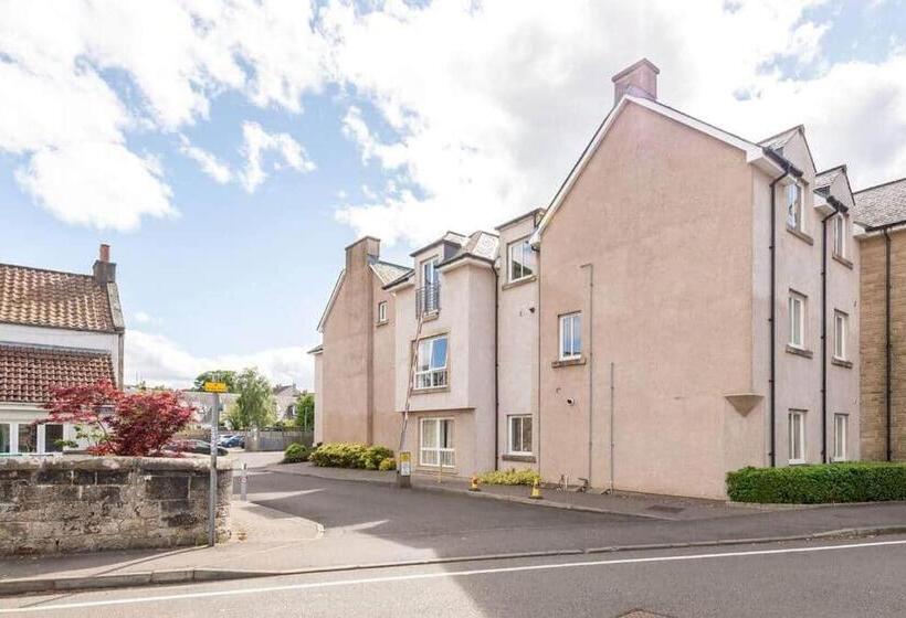 14 Southfield 3 Bed/2 Bath Parking