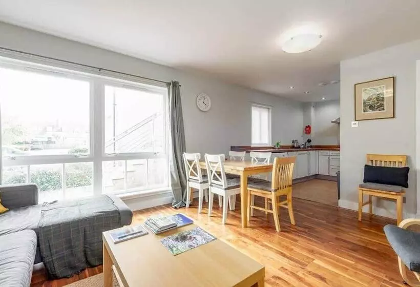 14 Southfield   3 Bed/2 Bath   Parking