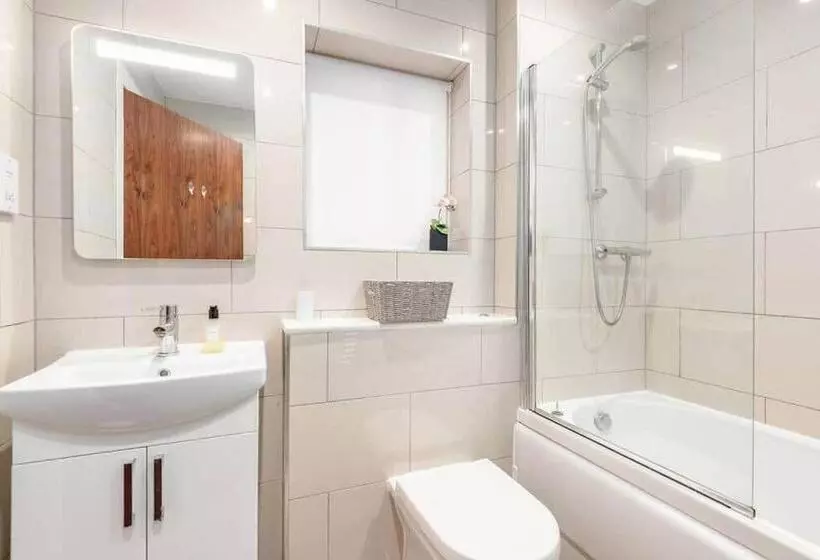 14 Southfield   3 Bed/2 Bath   Parking