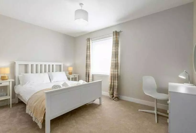 14 Southfield   3 Bed/2 Bath   Parking