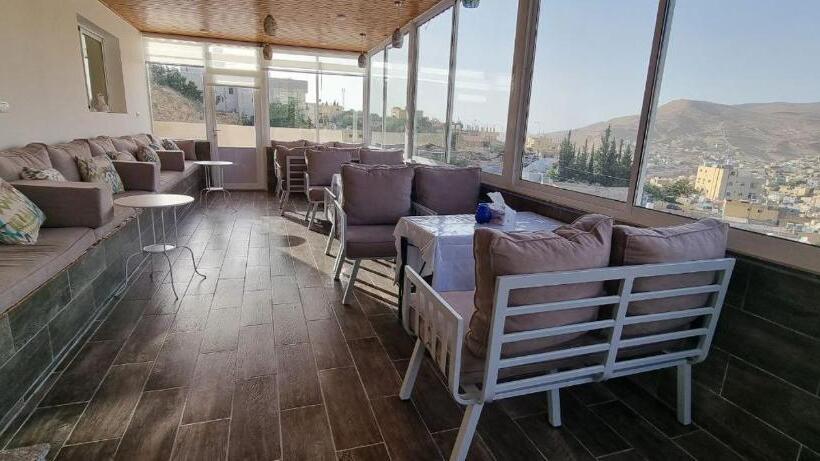 هاستل Beit Alshabaan Inn