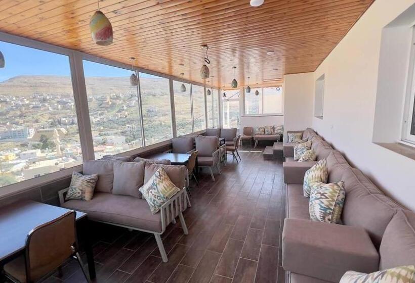 هاستل Beit Alshabaan Inn