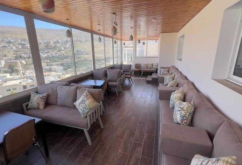 هاستل Beit Alshabaan Inn