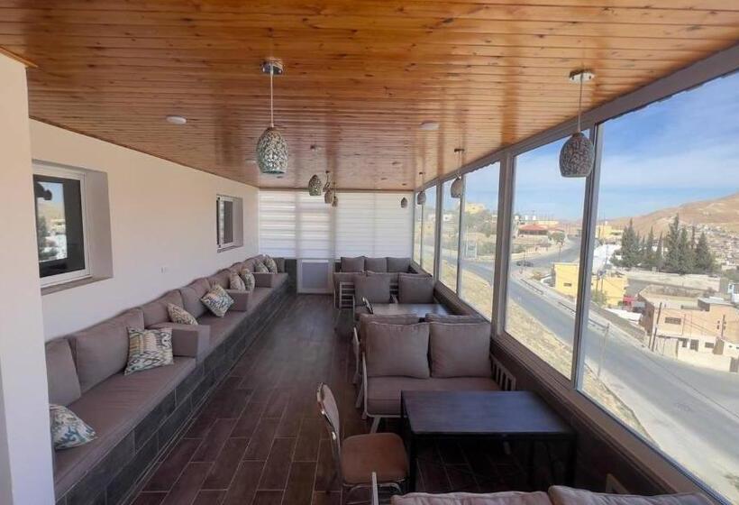 هاستل Beit Alshabaan Inn