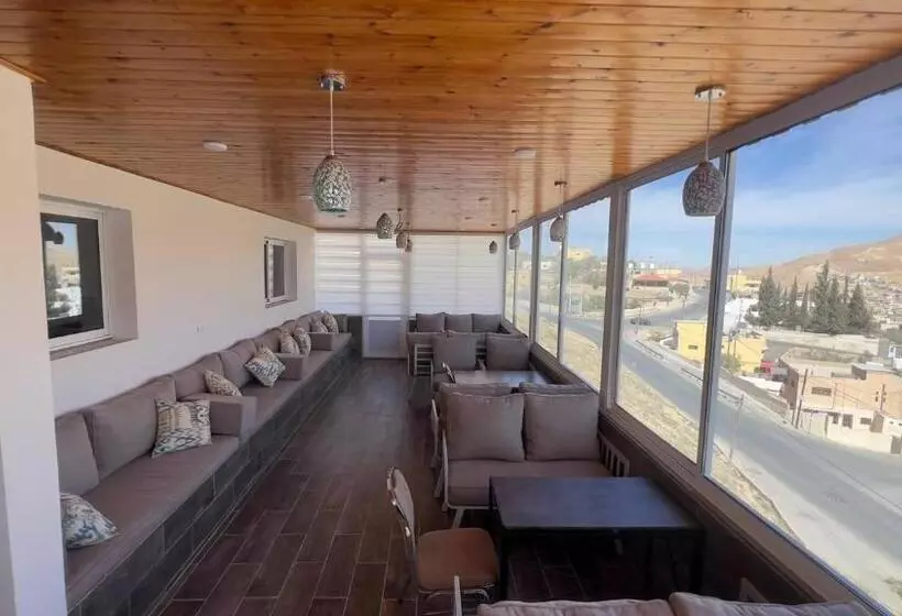 هاستل Beit Alshabaan Inn