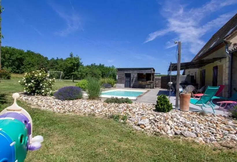 Maison Spacieuse Avec Piscine Chauffée, Grand Jardin Et équipements Bébé En Dordogne   Fr 1 616 267