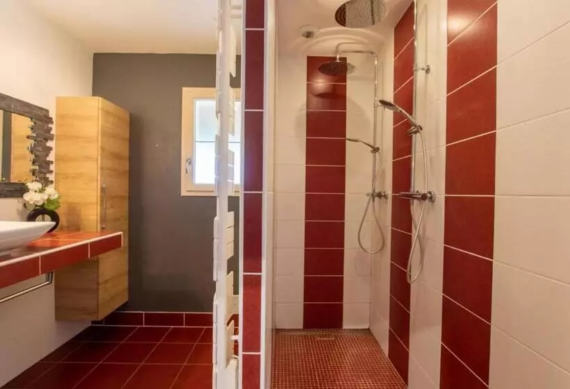 Maison Spacieuse Avec Piscine Chauffée, Grand Jardin Et équipements Bébé En Dordogne   Fr 1 616 267