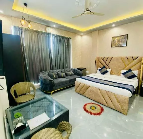 Hotelli Crescent Inn