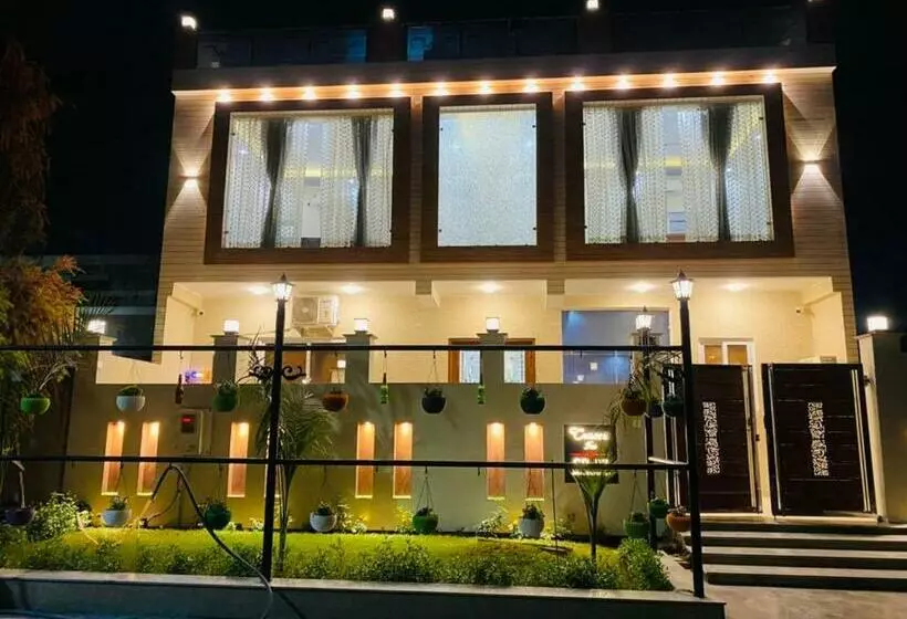 Hotelli Crescent Inn