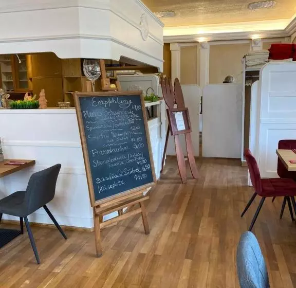 Hotelli Pension Zur Fähre