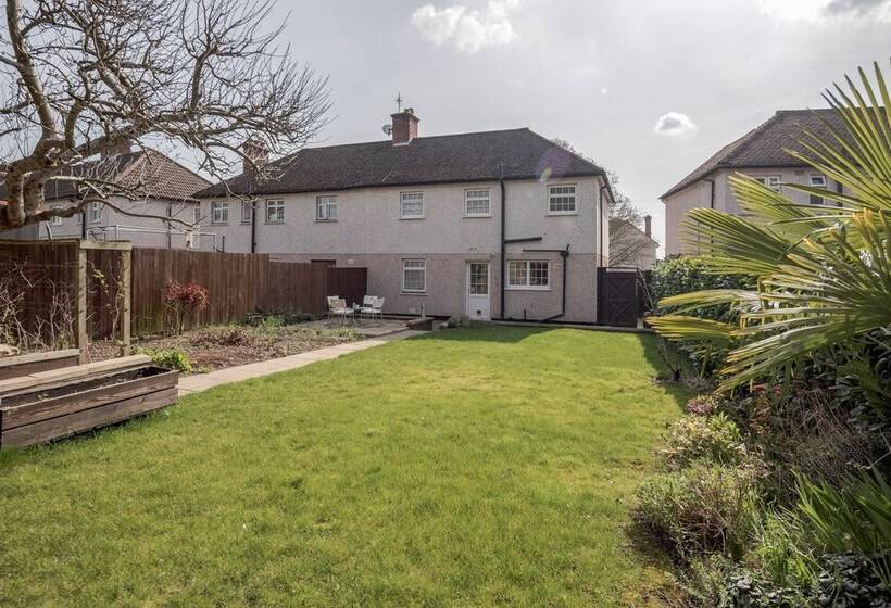 Mpl Apartments Woodside House By Harry Potter Studios