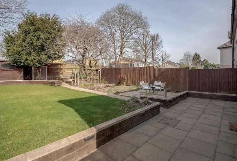 Mpl Apartments Woodside House By Harry Potter Studios