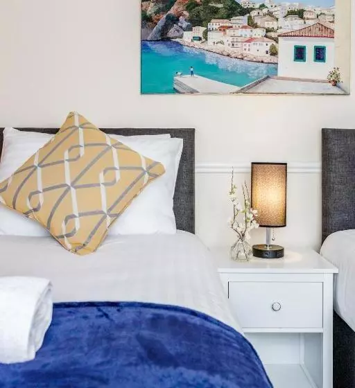 Mpl Apartments   Woodside House By Harry Potter Studios