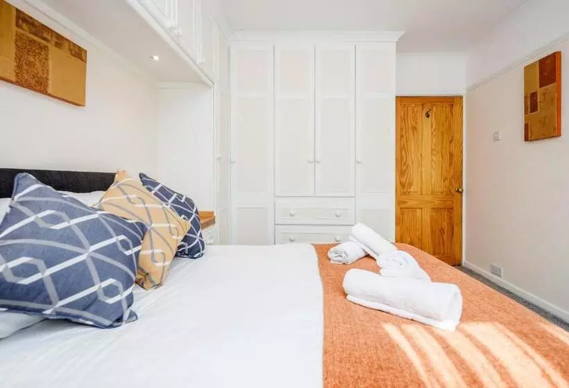 Mpl Apartments   Woodside House By Harry Potter Studios