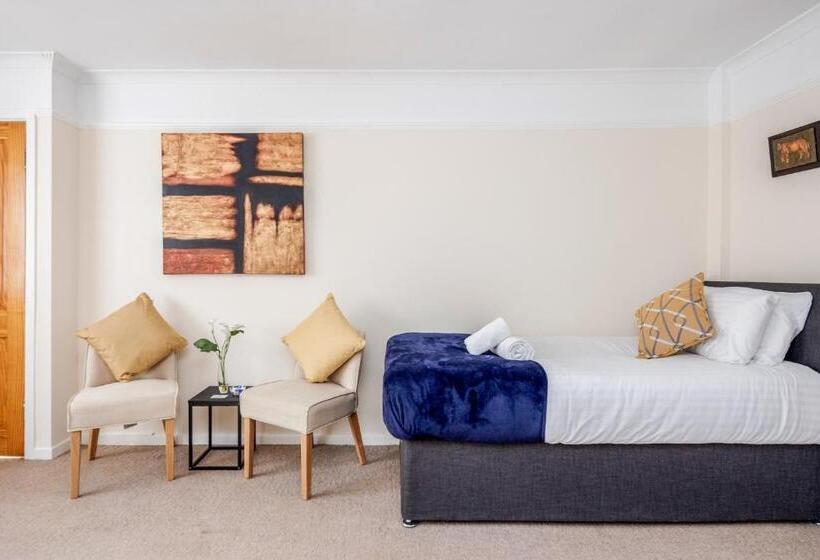 Mpl Apartments Woodside House By Harry Potter Studios