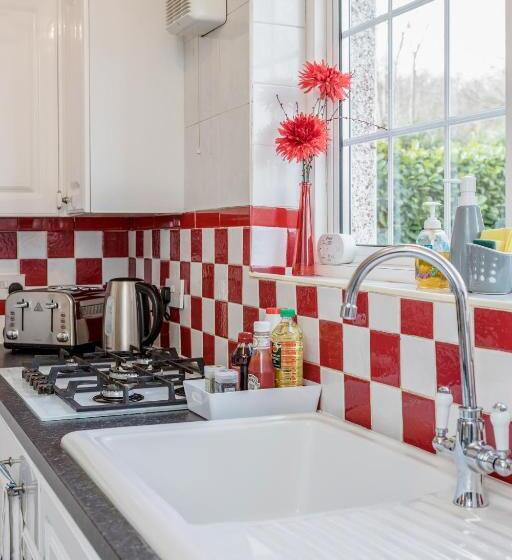 Mpl Apartments Woodside House By Harry Potter Studios