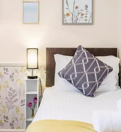 Mpl Apartments   Woodside House By Harry Potter Studios