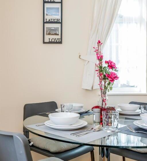 Mpl Apartments Woodside House By Harry Potter Studios