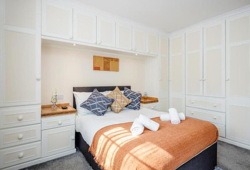 Mpl Apartments Woodside House By Harry Potter Studios