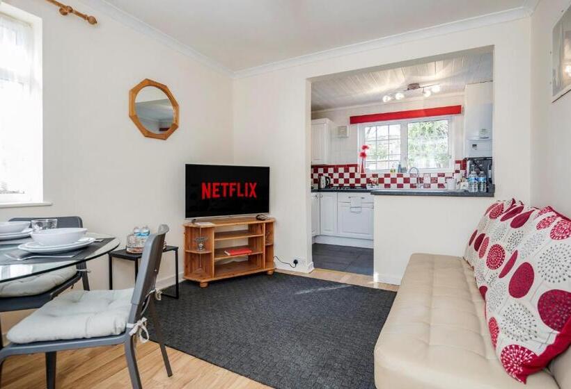 Mpl Apartments Woodside House By Harry Potter Studios