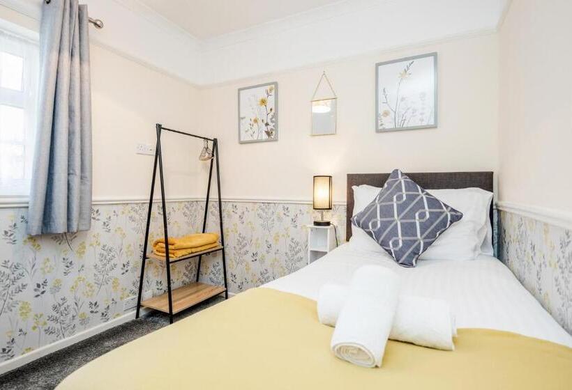 Mpl Apartments Woodside House By Harry Potter Studios