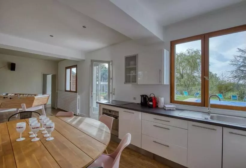 Crazy Villa Le Tertre 28   Heated Pool   Basket   2h Paris   44p