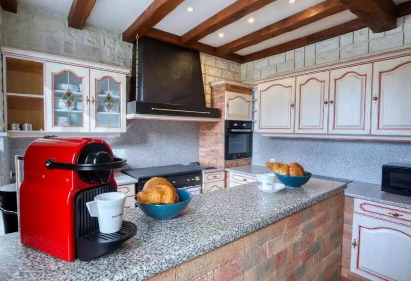 Crazy Villa Le Tertre 28   Heated Pool   Basket   2h Paris   44p