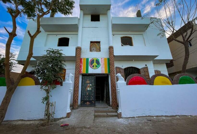 پانسیون Peace & Freedom Guesthouse & Restaurant