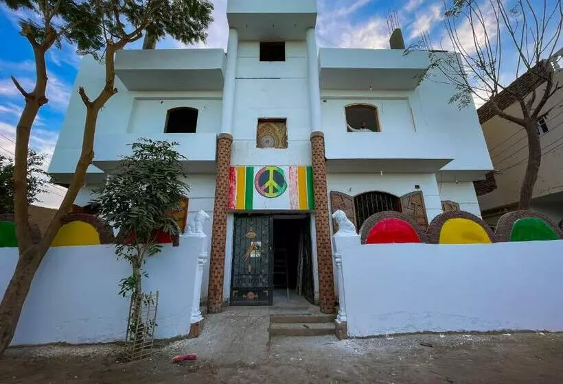 پانسیون Peace & Freedom Guesthouse & Restaurant