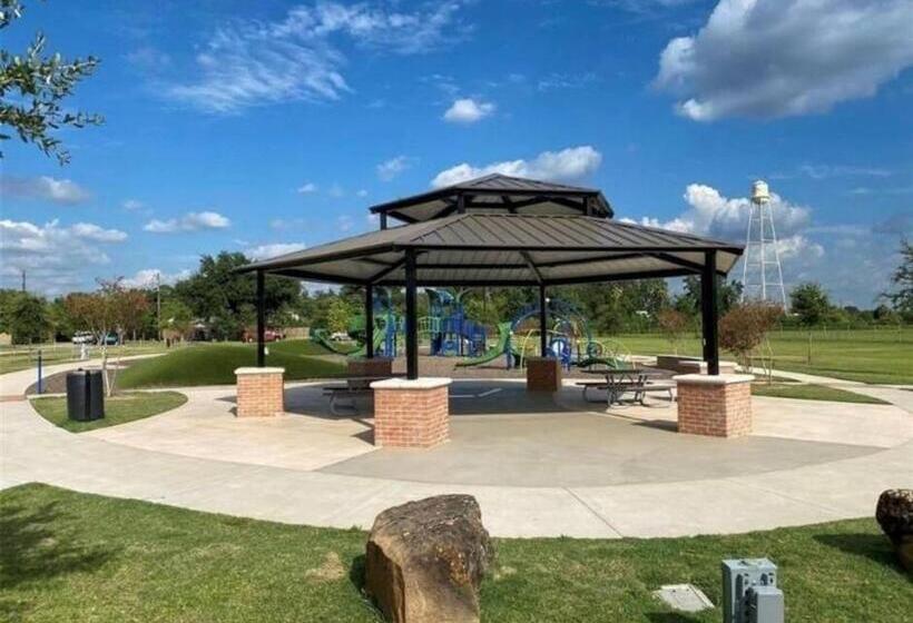 Mayfield @ Oyster Creek Tranquil Creek & Nature!