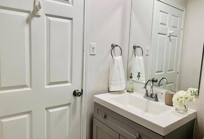 Mayfield @ Oyster Creek Tranquil Creek & Nature!