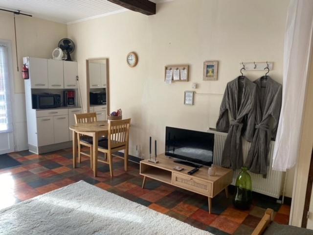 No 5 Plaisance Studio